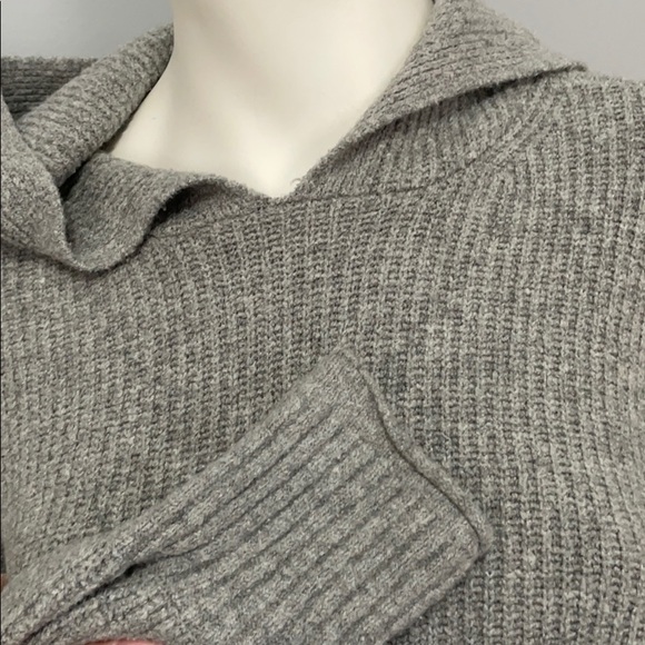 Hooded drawstring sweater too, American Eagle, M - Picture 3 of 3